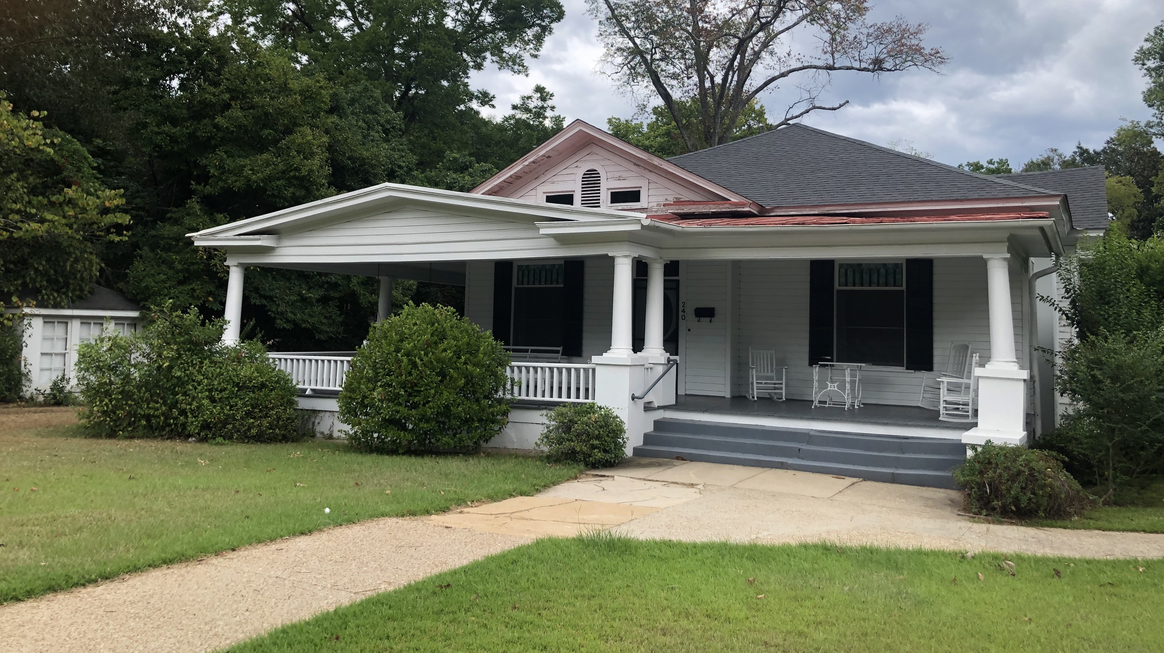 Photo of the front of the house from the left